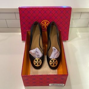 Tory Burch Chelsea Ballet Flat in Black with Gold Signature Logo